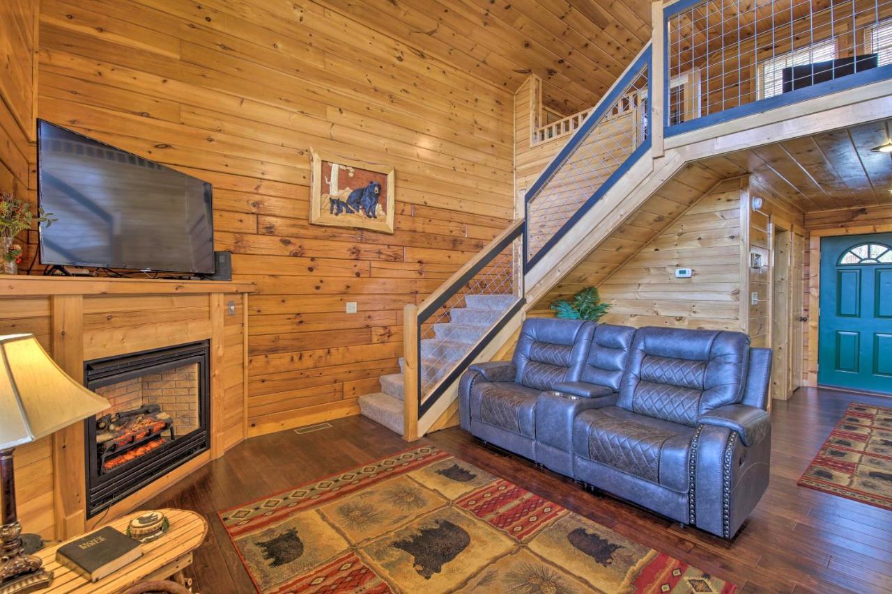 Gatlinburg Cabin With Pool Table And Hot Tub! Екстер'єр фото