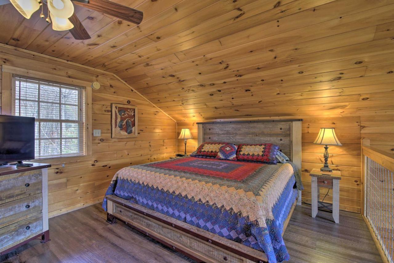 Gatlinburg Cabin With Pool Table And Hot Tub! Екстер'єр фото