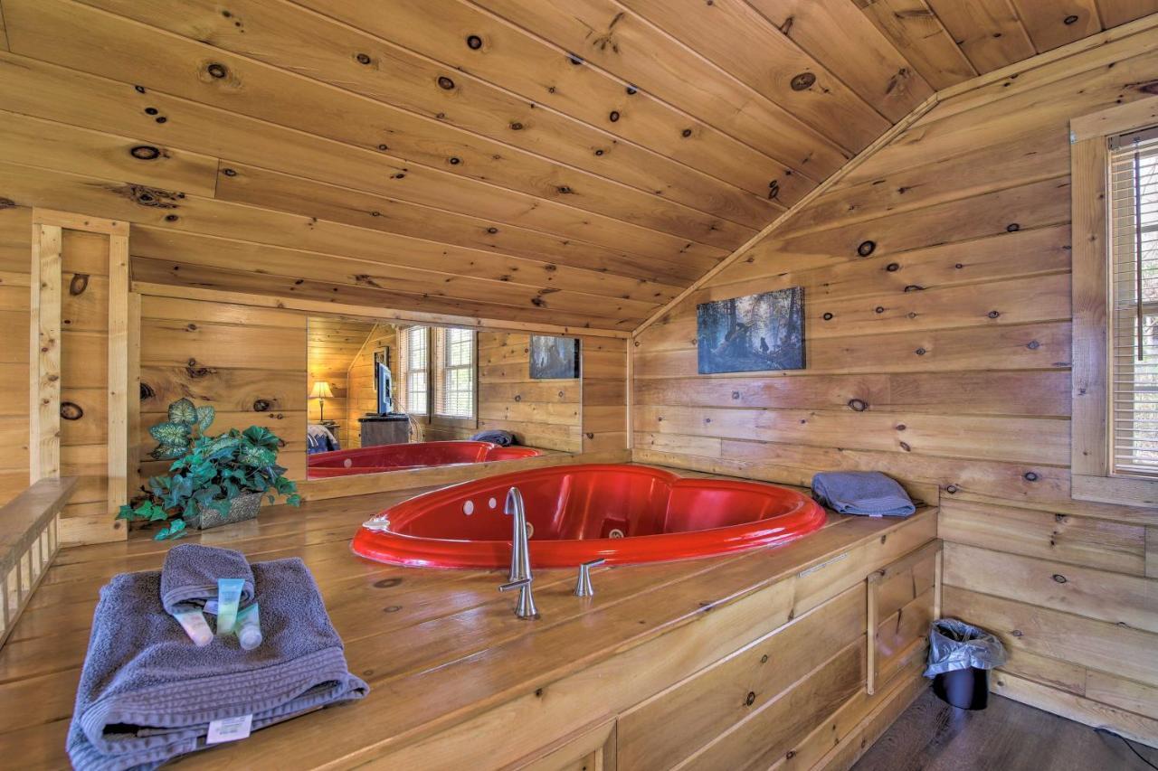 Gatlinburg Cabin With Pool Table And Hot Tub! Екстер'єр фото
