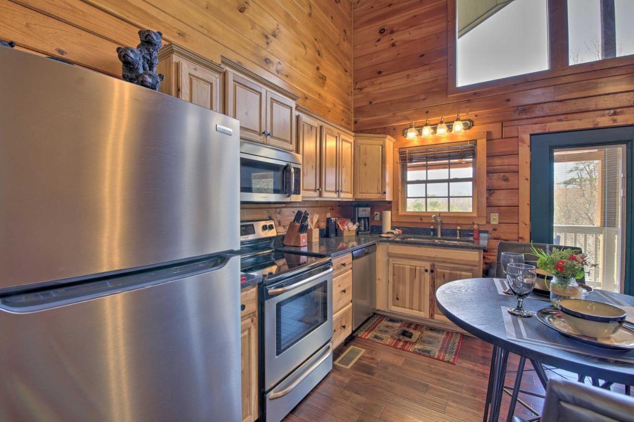Gatlinburg Cabin With Pool Table And Hot Tub! Екстер'єр фото