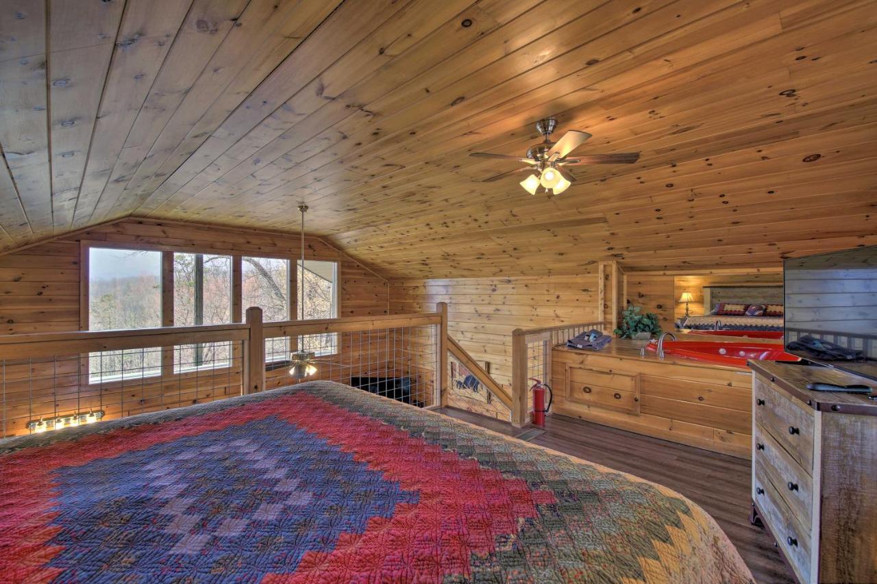 Gatlinburg Cabin With Pool Table And Hot Tub! Екстер'єр фото