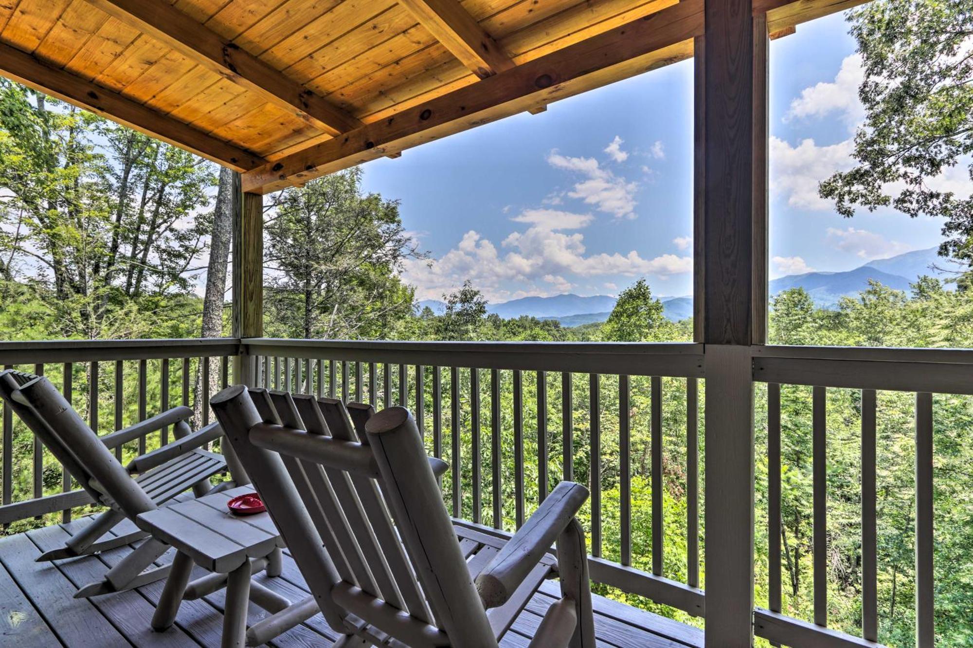 Gatlinburg Cabin With Pool Table And Hot Tub! Екстер'єр фото